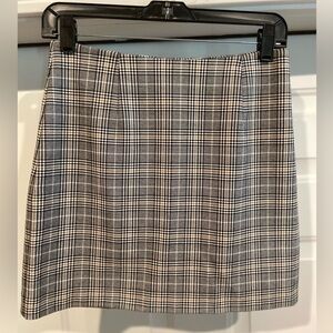 H & M~Neutral~Plaid Print~A-Line~Mini Skirt~Back Button & Zipper Closure~Size S